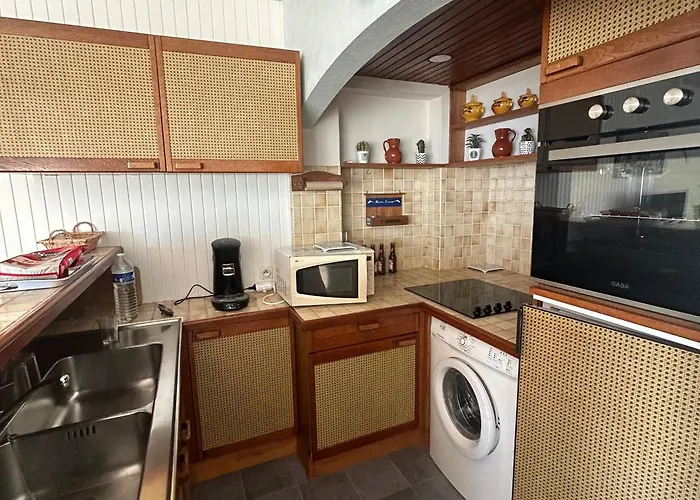 아파트 Bord De Avec Balcon Et Parking - Fr-1-652-47 *